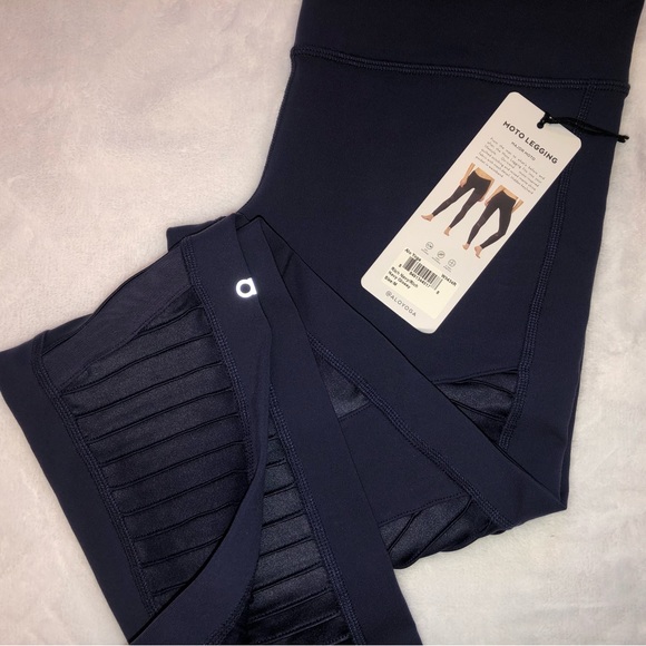 NWT ALO Moto Leggings Rich Navy / Rich Navy Glossy - Picture 4 of 10